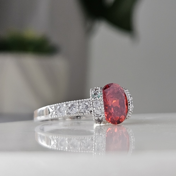 Elegant Silver and Red Gemstone Ring - Picture 6 of 8